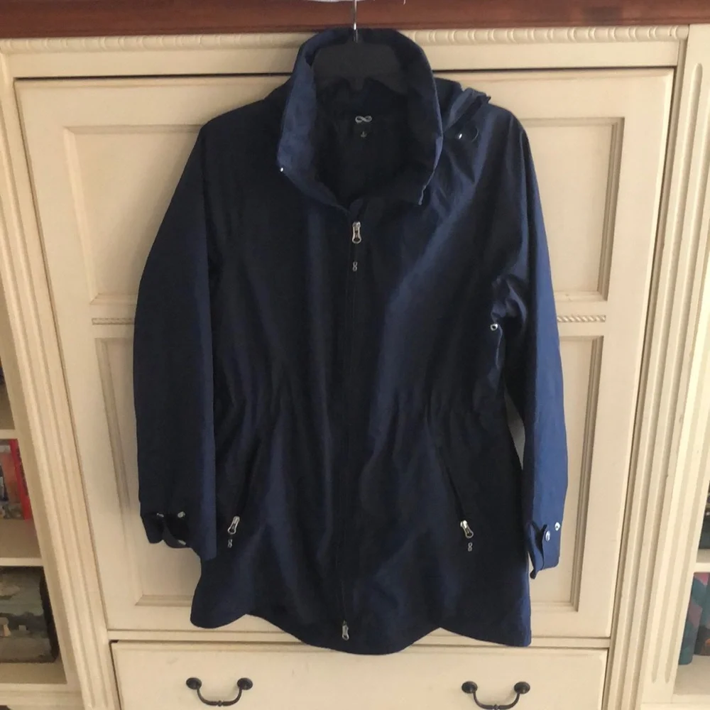 Be Boundless Women’s Thin Raincoat Jacket - Picture 1 of 8
